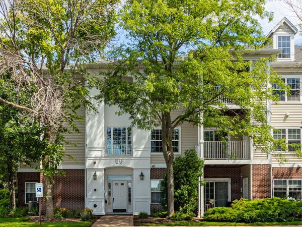 3243 Stratford Court , Unit 3B, Lake Bluff, IL 60044