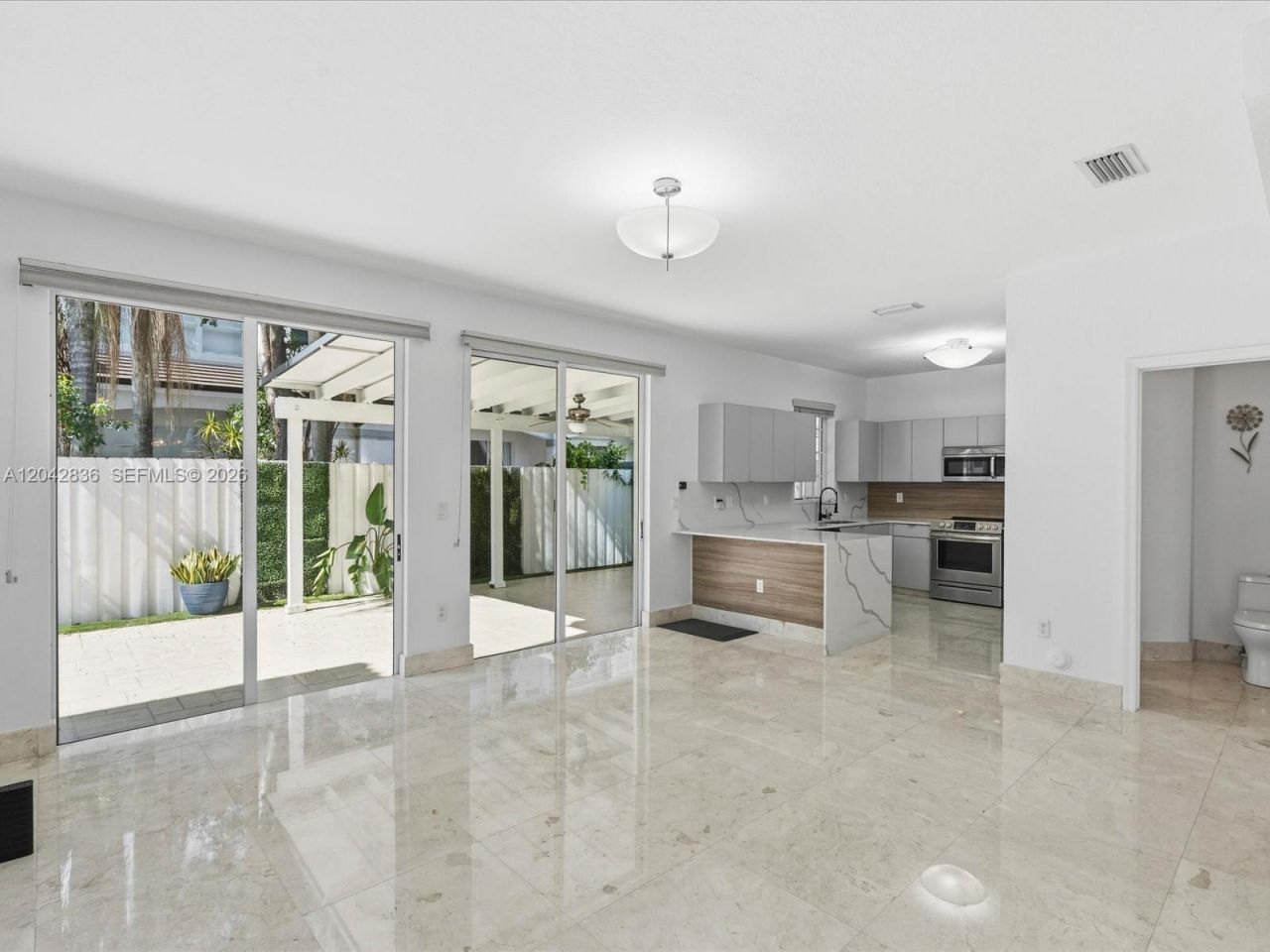 11274 NW 43rd Ter , Doral, FL 33178 Photo