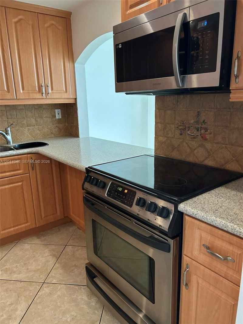 2625 Collins Ave , Unit 1805, Miami Beach, FL 33140 Photo