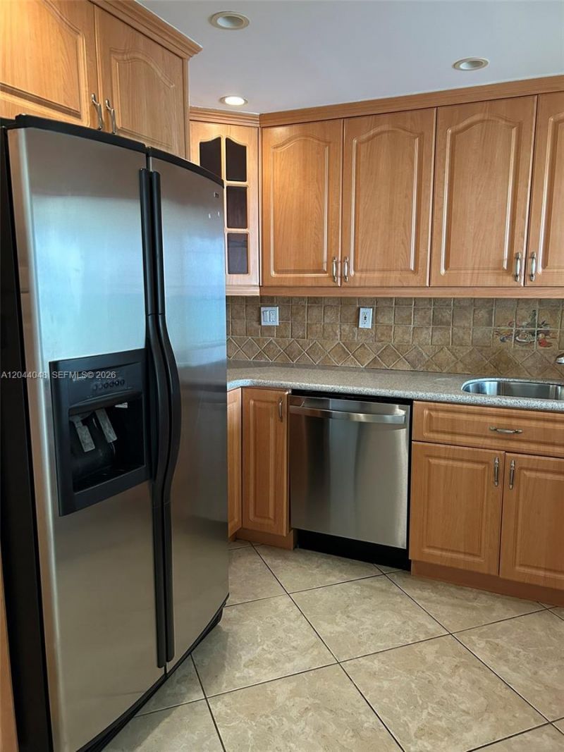 2625 Collins Ave , Unit 1805, Miami Beach, FL 33140 Photo