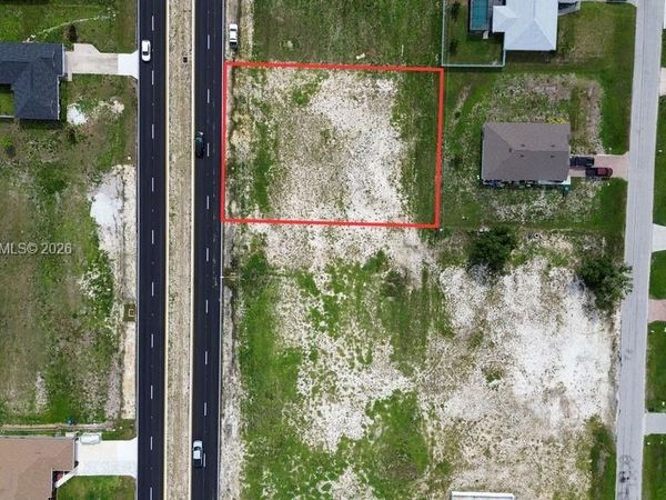 317 E Diplomat PKWY , Cape Coral, FL 33909