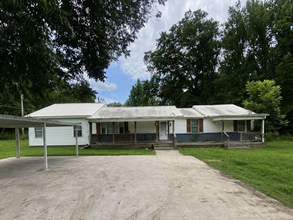 1588 N Feemster Lake Road, Tupelo, MS 38804