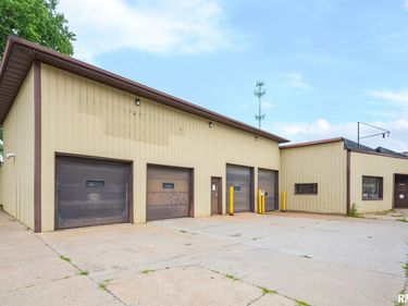 25 S 2ND Street, Pekin, IL 61554
