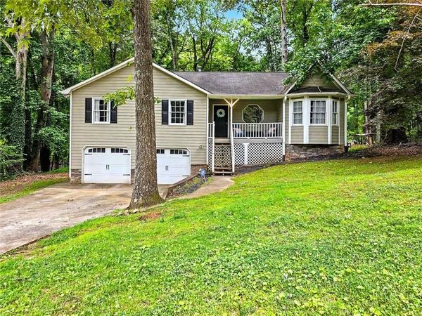 916 Little River Lane , Woodstock, GA 30189