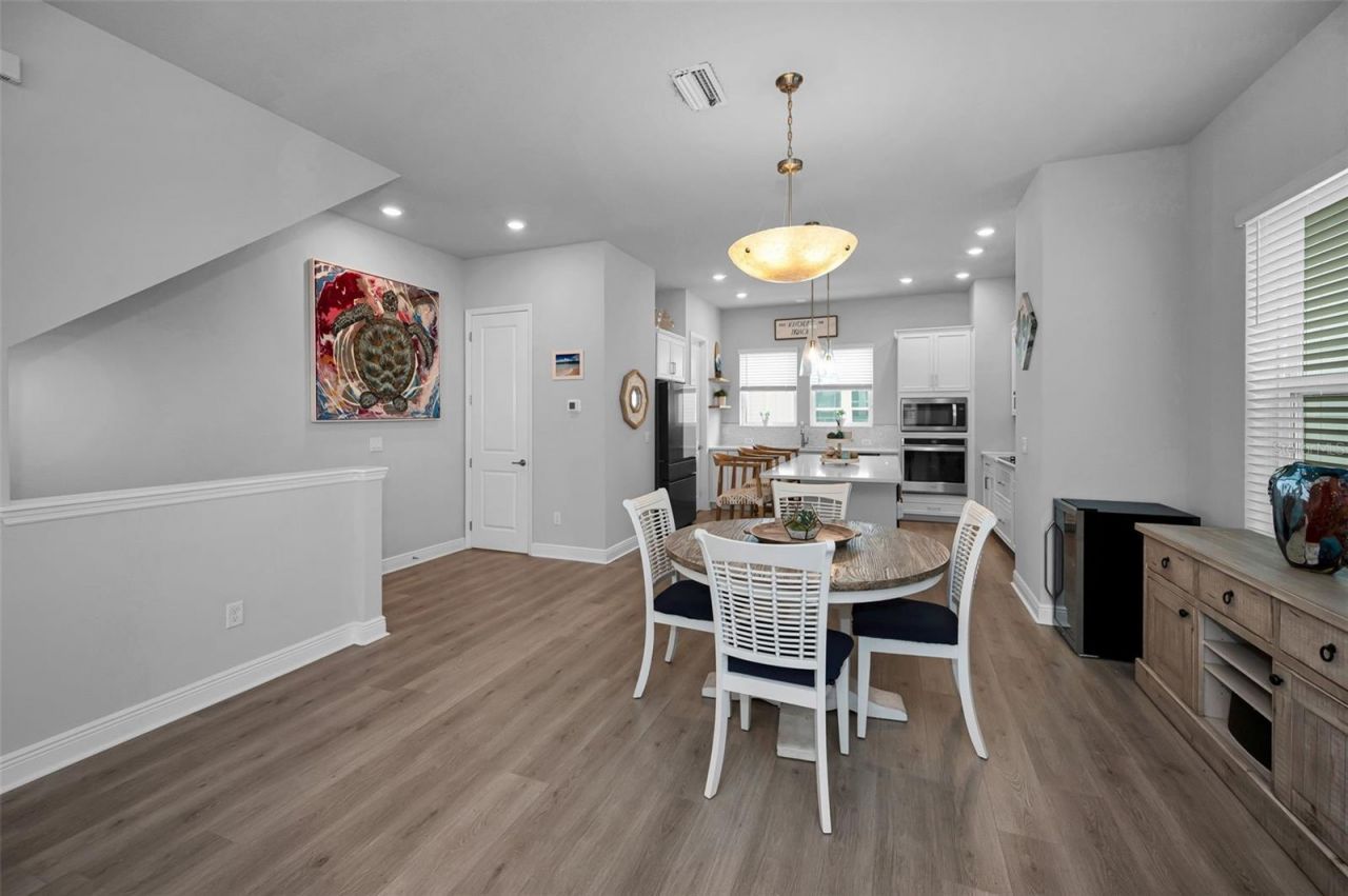 2458 Mangum Court , Sarasota, FL 34237 Photo