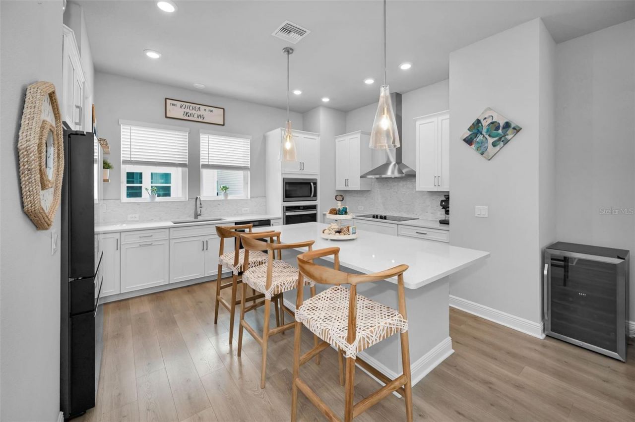 2458 Mangum Court , Sarasota, FL 34237 Photo