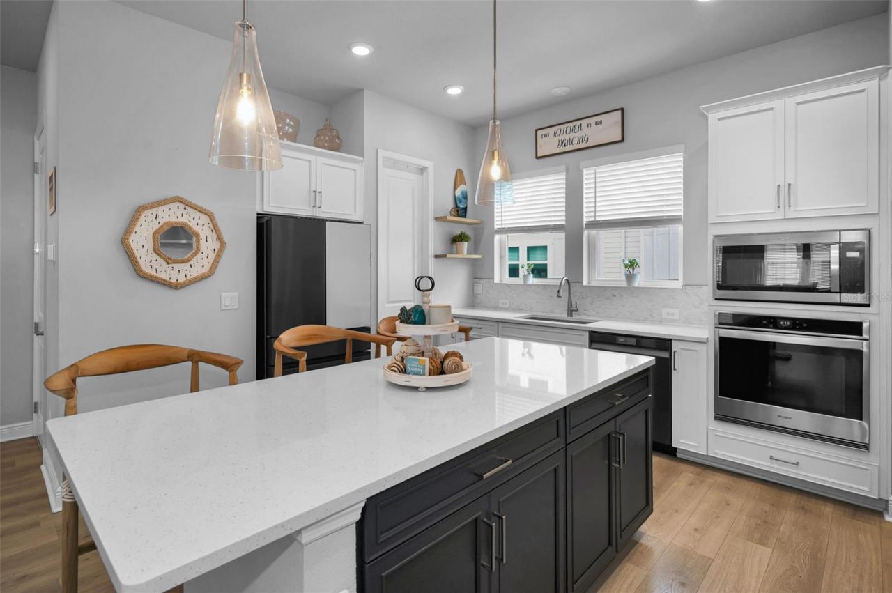 2458 Mangum Court , Sarasota, FL 34237 Photo