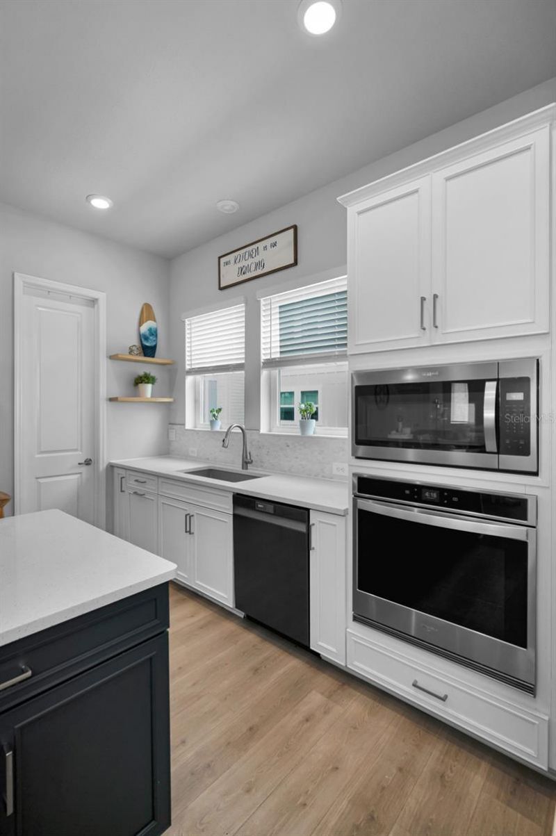 2458 Mangum Court , Sarasota, FL 34237 Photo