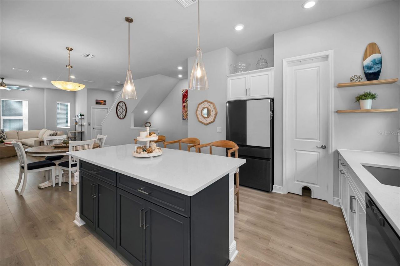 2458 Mangum Court , Sarasota, FL 34237 Photo
