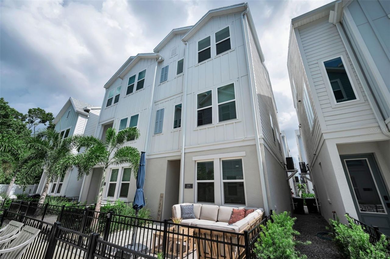 2458 Mangum Court , Sarasota, FL 34237 Photo