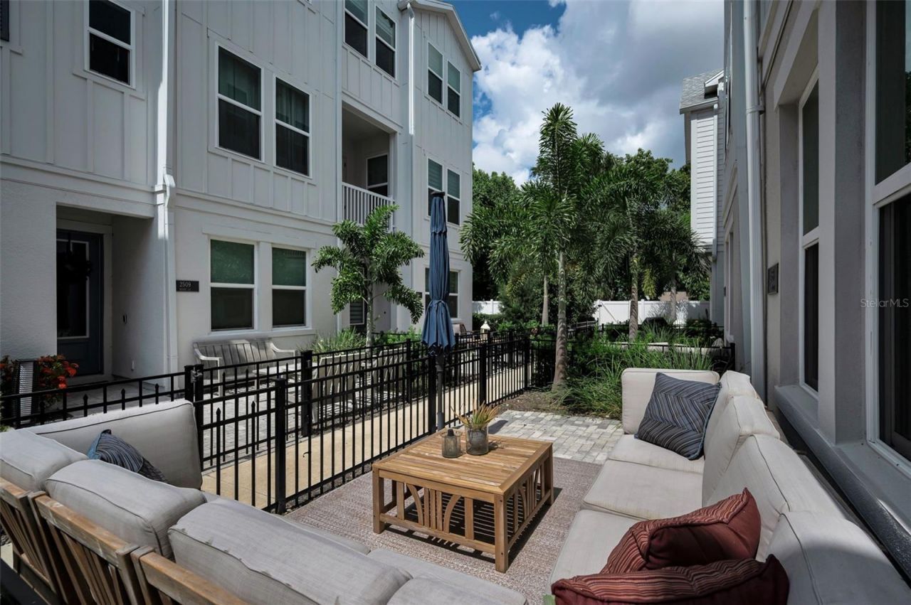 2458 Mangum Court , Sarasota, FL 34237 Photo