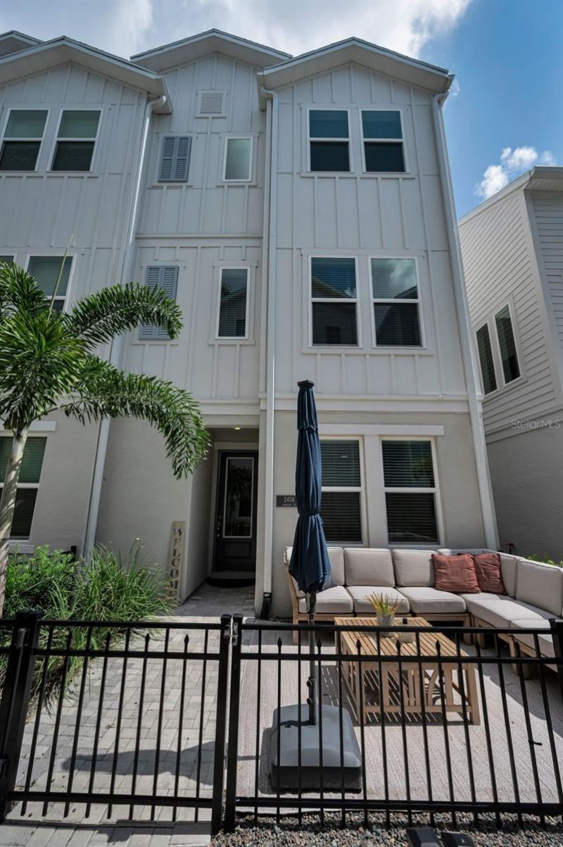 2458 Mangum Court , Sarasota, FL 34237 Photo