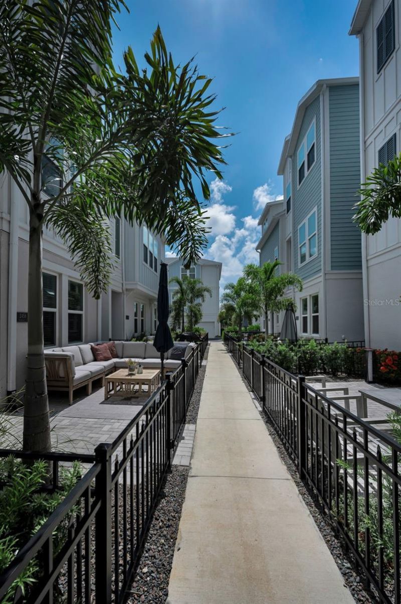 2458 Mangum Court , Sarasota, FL 34237 Photo