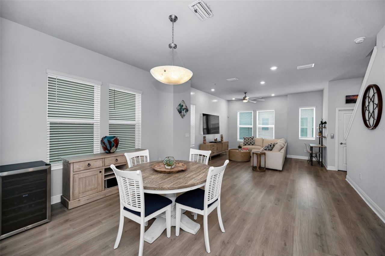 2458 Mangum Court , Sarasota, FL 34237 Photo