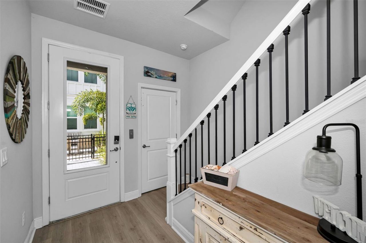 2458 Mangum Court , Sarasota, FL 34237 Photo