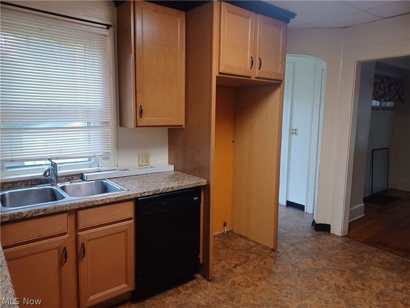 918 Winona Drive, Youngstown, OH 44511 Photo 6