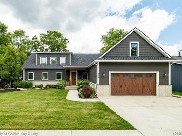 1210 W Oakley Park Road, Commerce Twp, MI 48390
