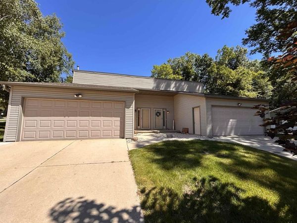 2590 CHERRYWOOD LANE, Green Bay, WI 54304