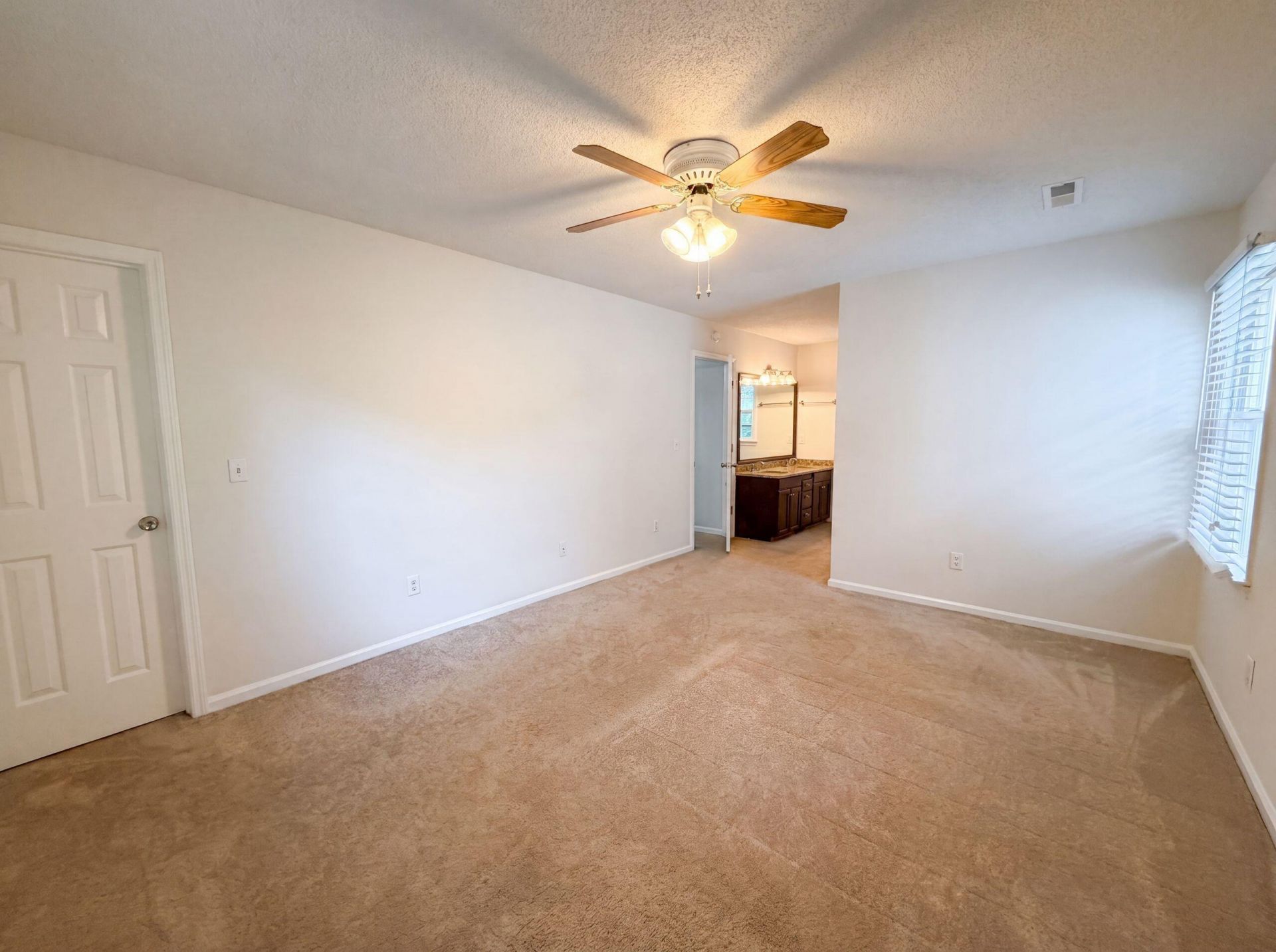 201 Hamlet Road Photo 4