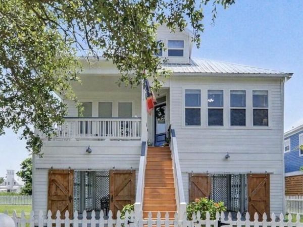 305 Davis Avenue, Pass Christian, MS 39571