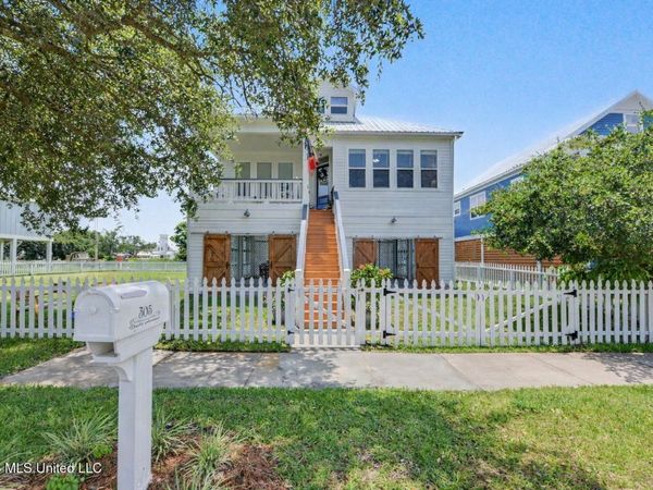 305 Davis Avenue, Pass Christian, MS 39571