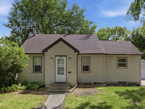 1319 12th Street N, Fargo, ND 58102