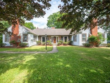260 S Forest Road, Buffalo, NY 14221
