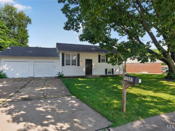 12083 Garden Lane , St Louis, MO 63138
