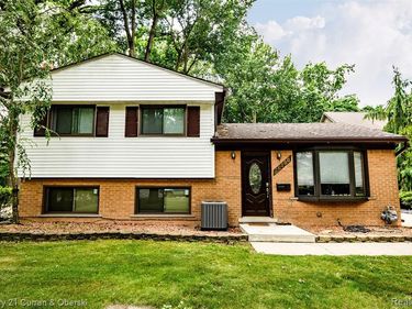 16100 Kennebec Street, Southgate, MI 48195