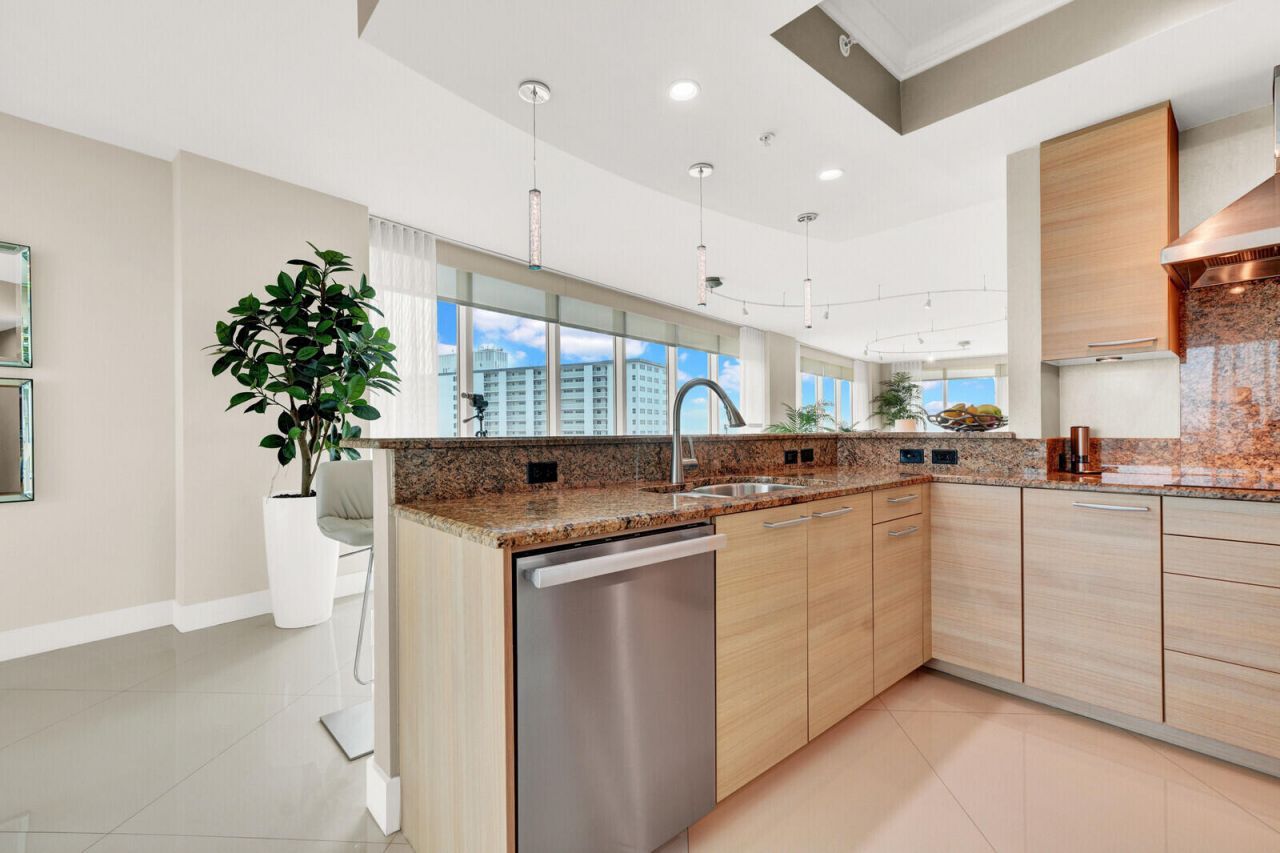1 N Ocean Boulevard, Unit 1007, Pompano Beach, FL 33062 Photo