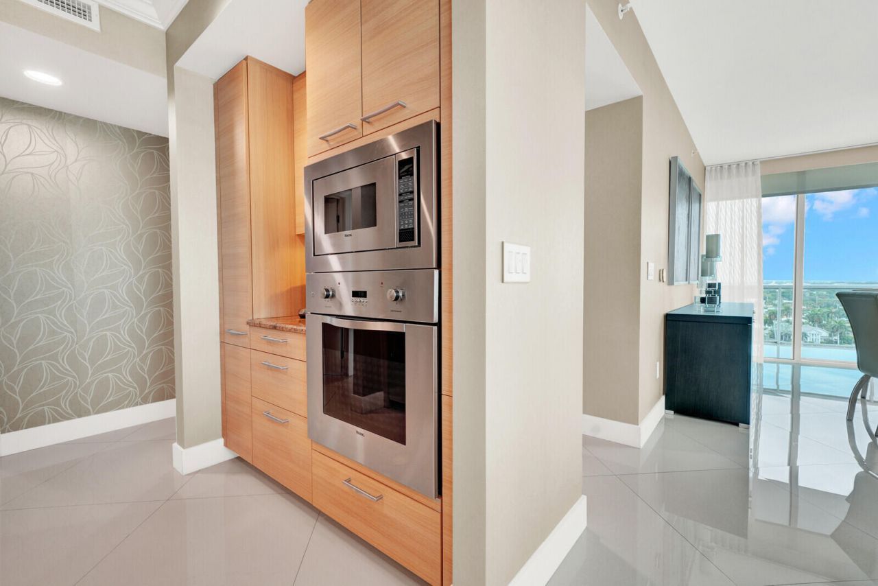 1 N Ocean Boulevard, Unit 1007, Pompano Beach, FL 33062 Photo