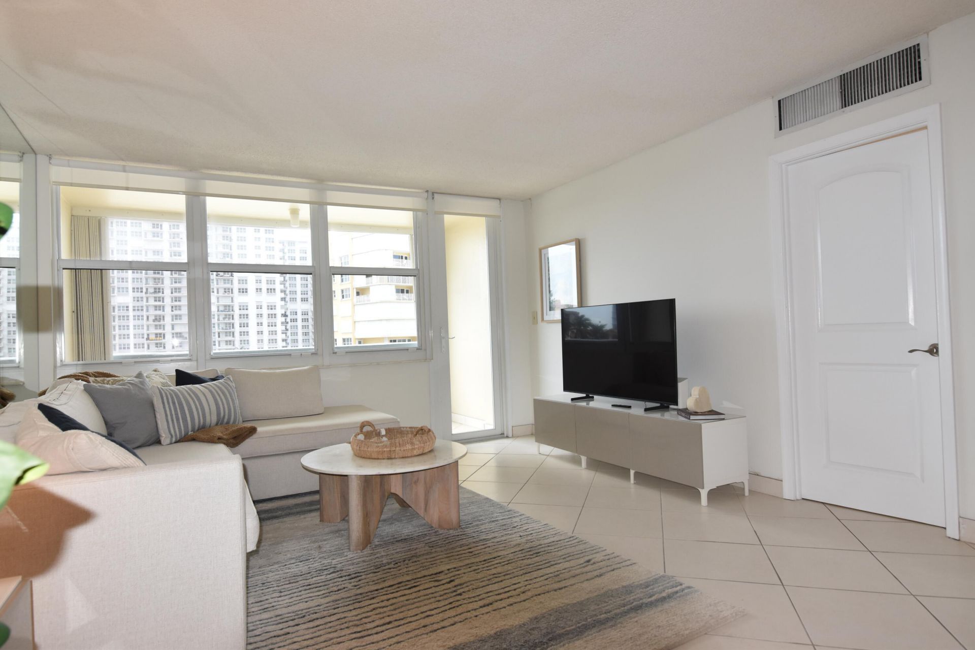305 N Pompano Beach Boulevard, Unit 405, Pompano Beach, FL 33062 Photo