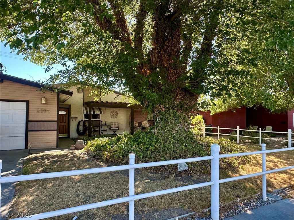 2104 Valley Drive, Las Vegas, NV 89108 Main Photo