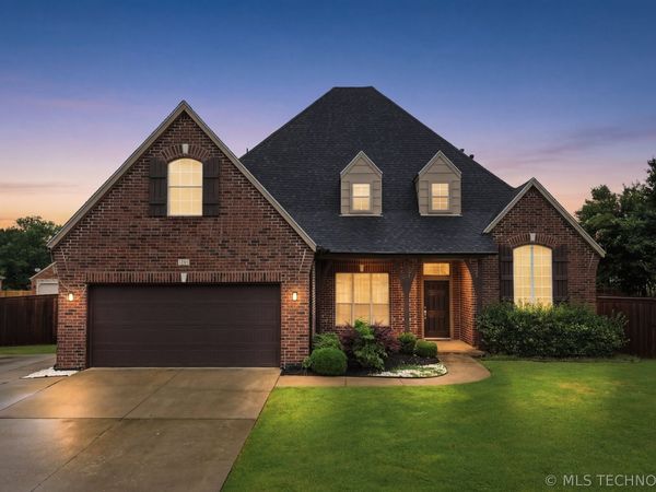 103 S Butternut Avenue , Broken Arrow, OK 74012