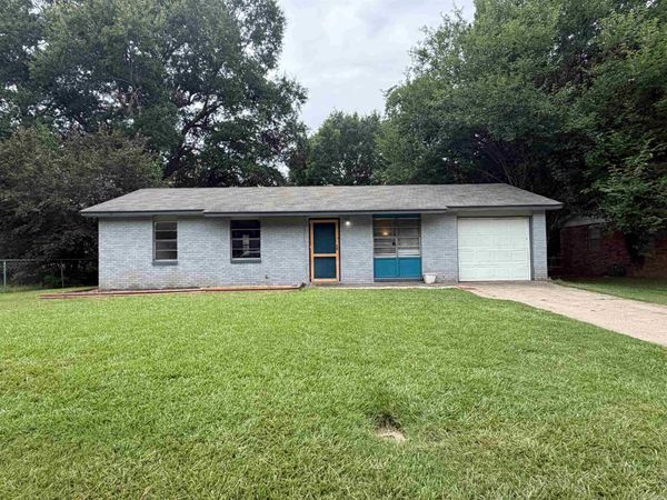 25 Collins Rd , Jacksonville, AR 72076