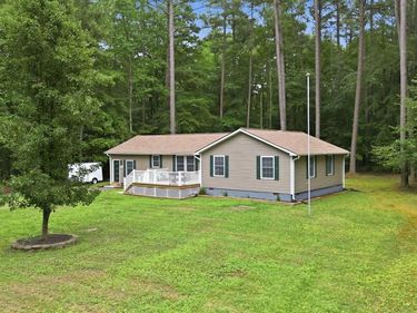 105 PELICAN WAY, MONTROSS, VA 22520