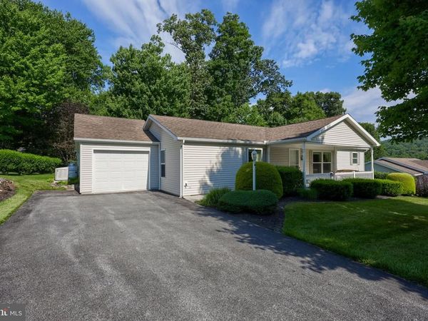 1037 HEMLOCK CIRCLE, MANHEIM, PA 17545