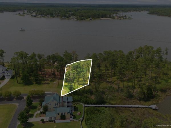 238 Oyster Point Road , Oriental, NC 28571