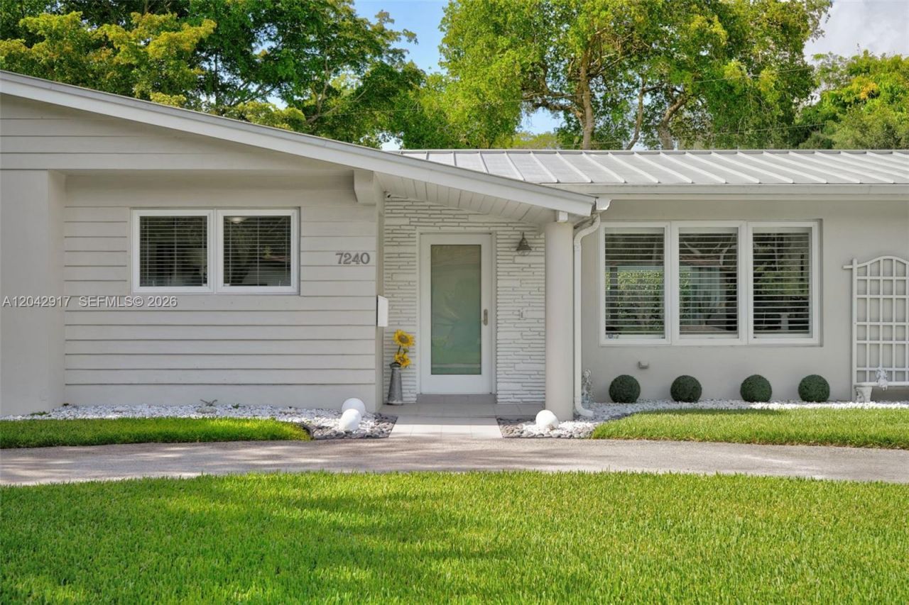 7240 SW 131st St, Pinecrest, FL 33156 Photo