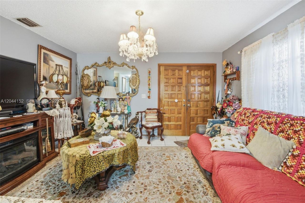2801 SW 24th St , Miami, FL 33145 Photo