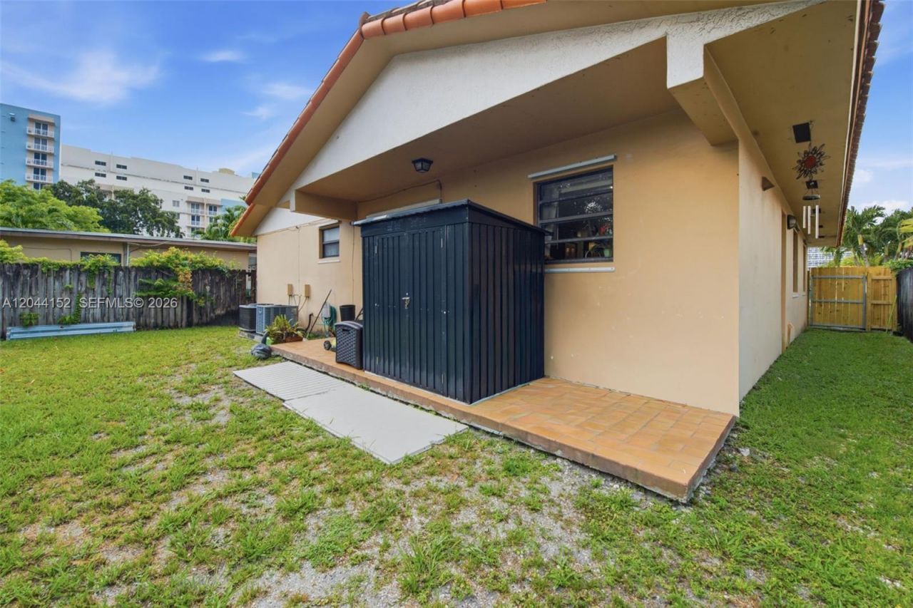 2801 SW 24th St , Miami, FL 33145 Photo