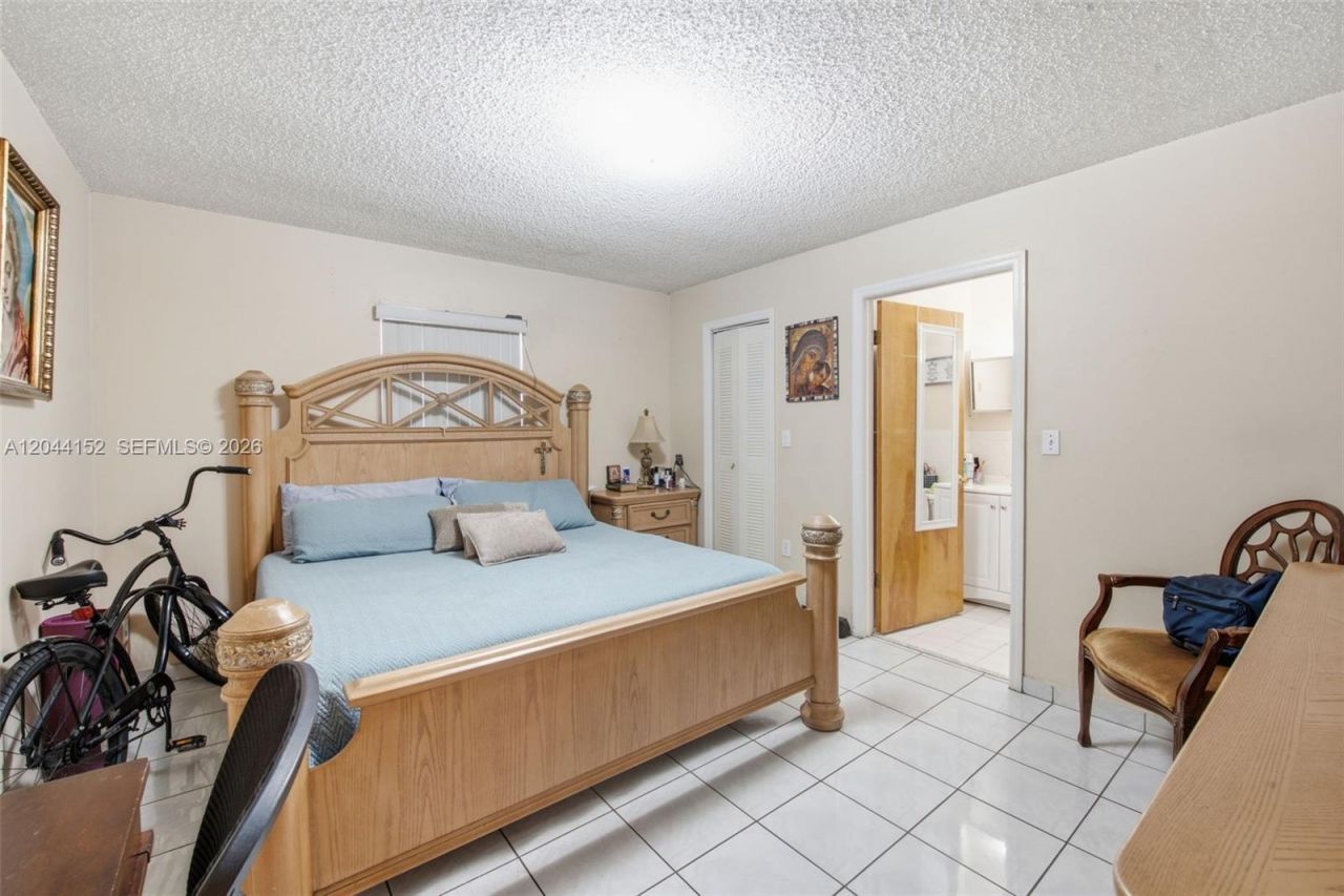 2801 SW 24th St , Miami, FL 33145 Photo