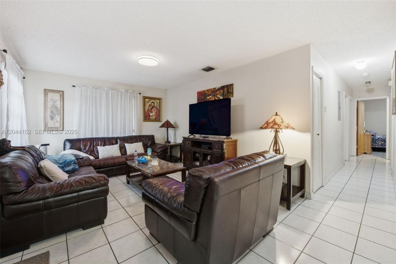 2801 SW 24th St , Miami, FL 33145 Photo