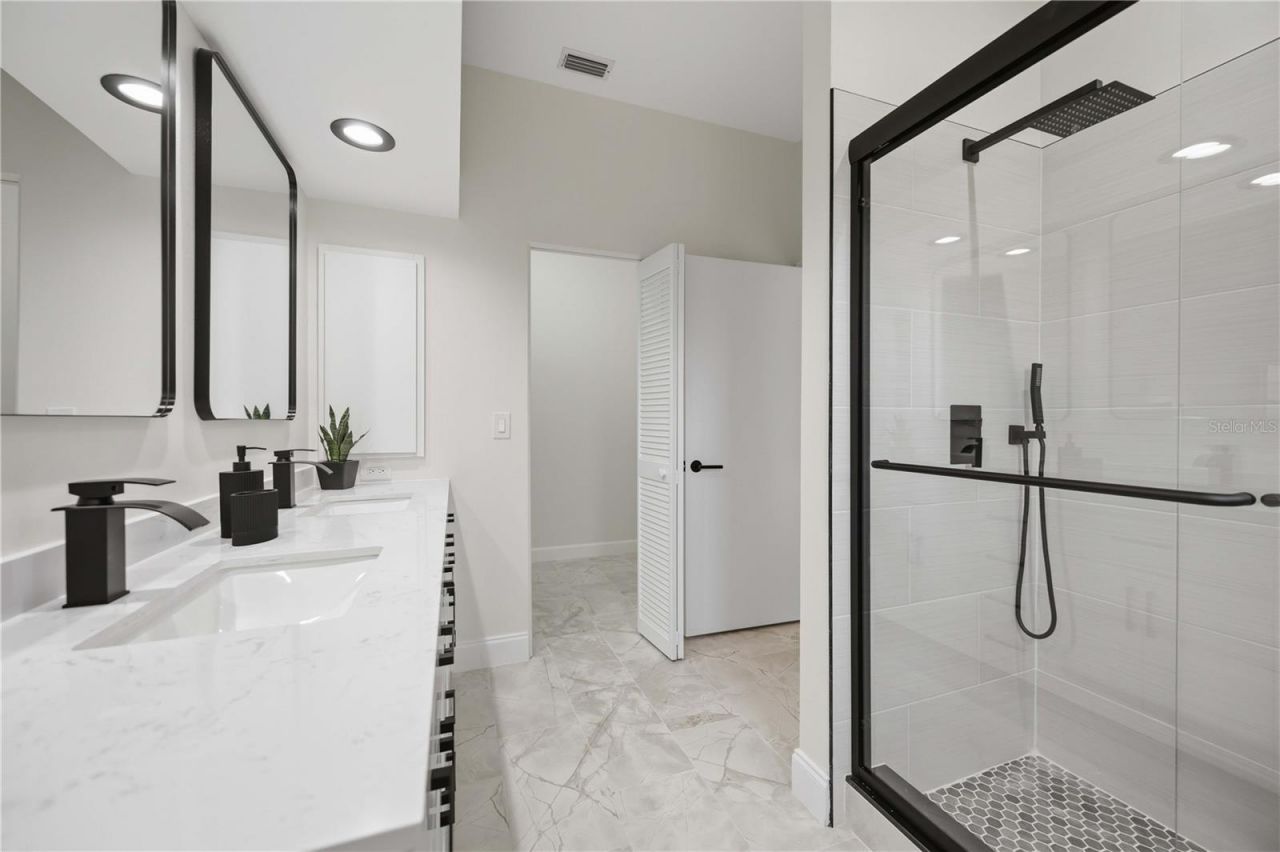 4320 Marcott Circle, Sarasota, FL 34233 Photo