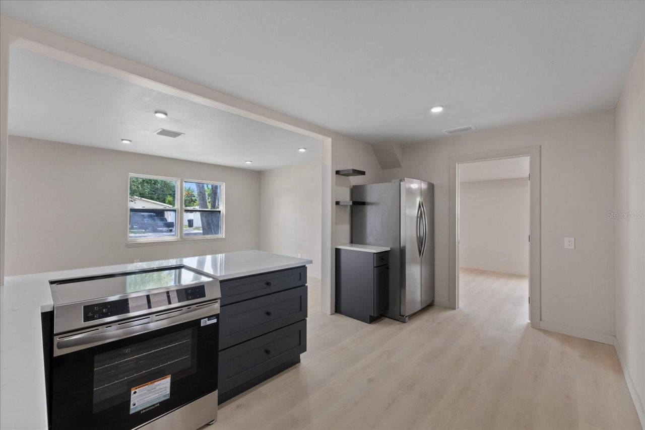 8211 Diagonal Road N, Saint Petersburg, FL 33702 Photo