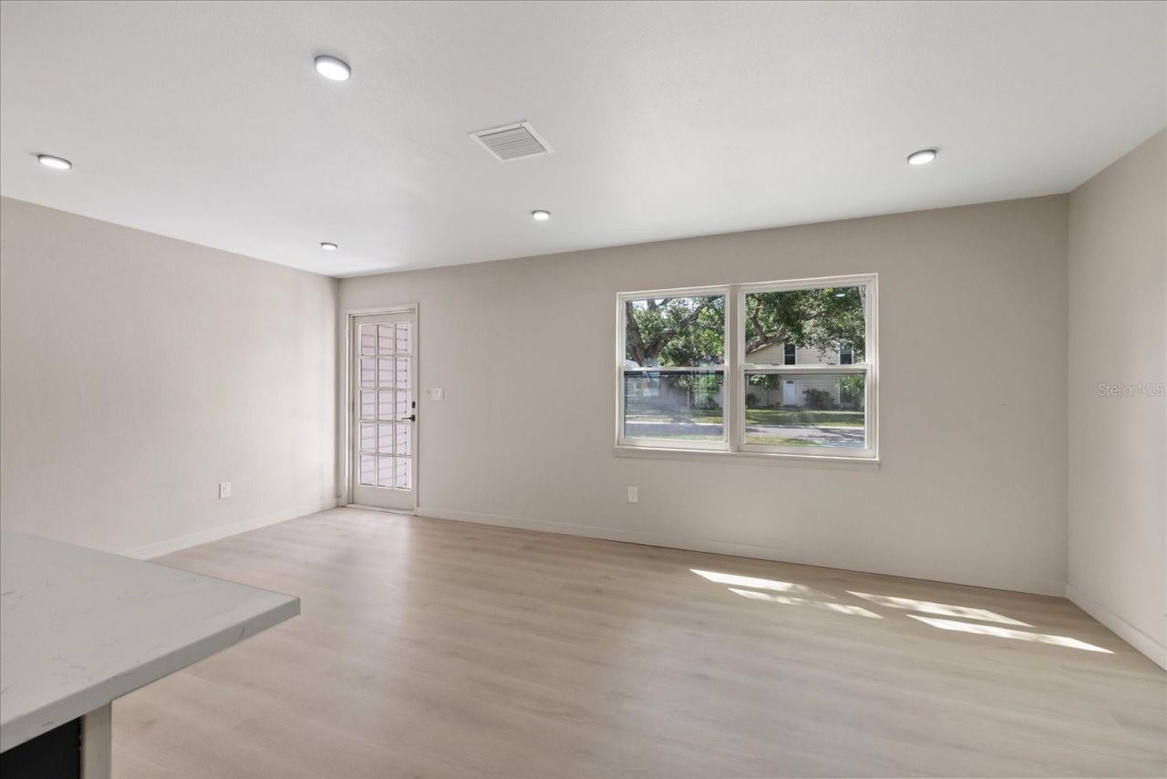 8211 Diagonal Road N, Saint Petersburg, FL 33702 Photo