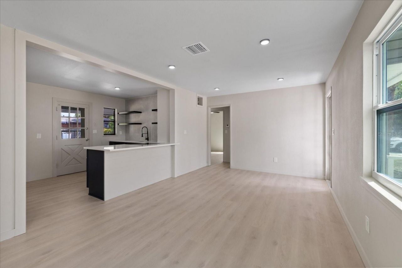 8211 Diagonal Road N, Saint Petersburg, FL 33702 Photo