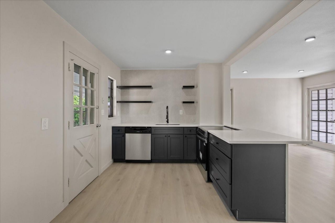 8211 Diagonal Road N, Saint Petersburg, FL 33702 Photo