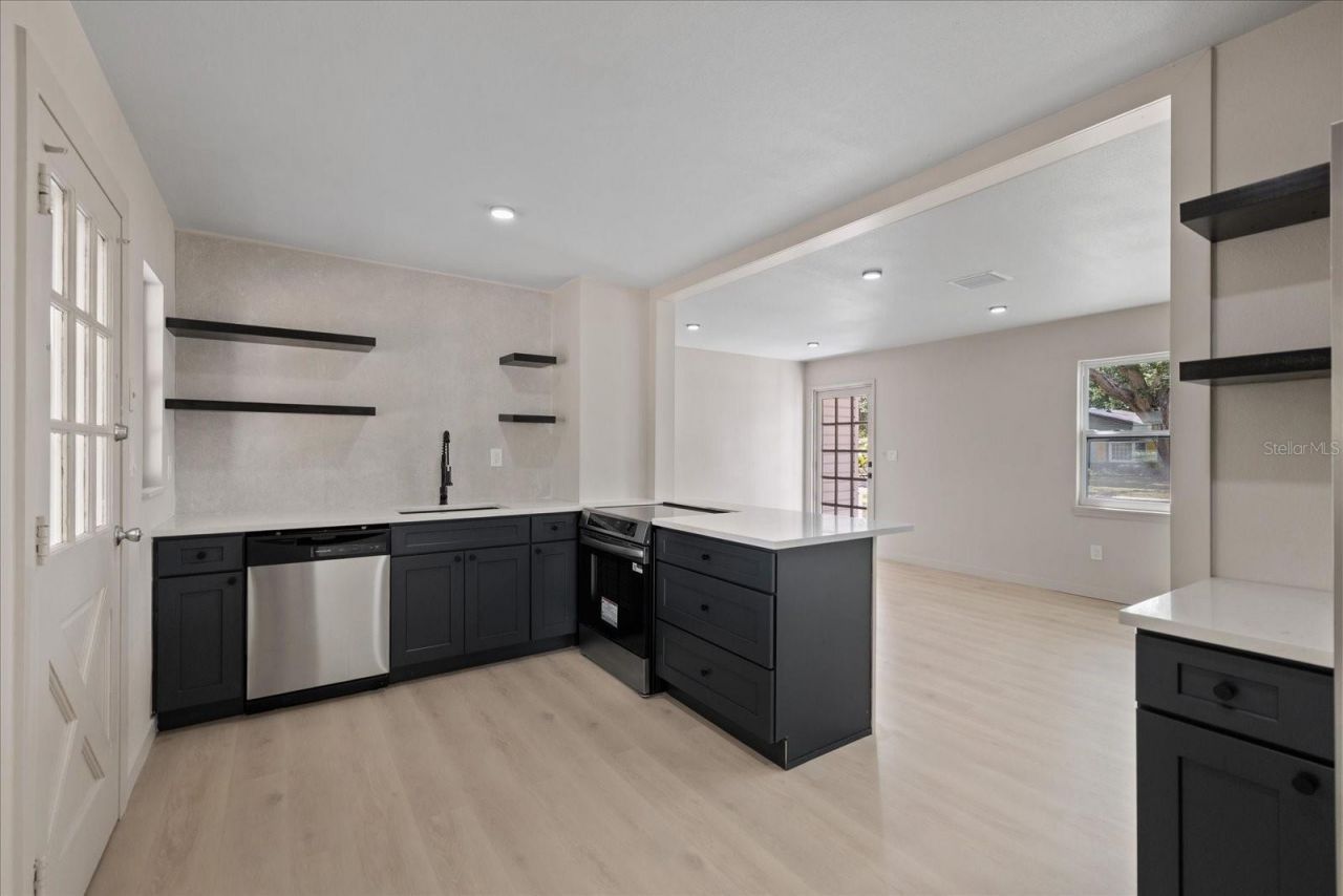 8211 Diagonal Road N, Saint Petersburg, FL 33702 Photo
