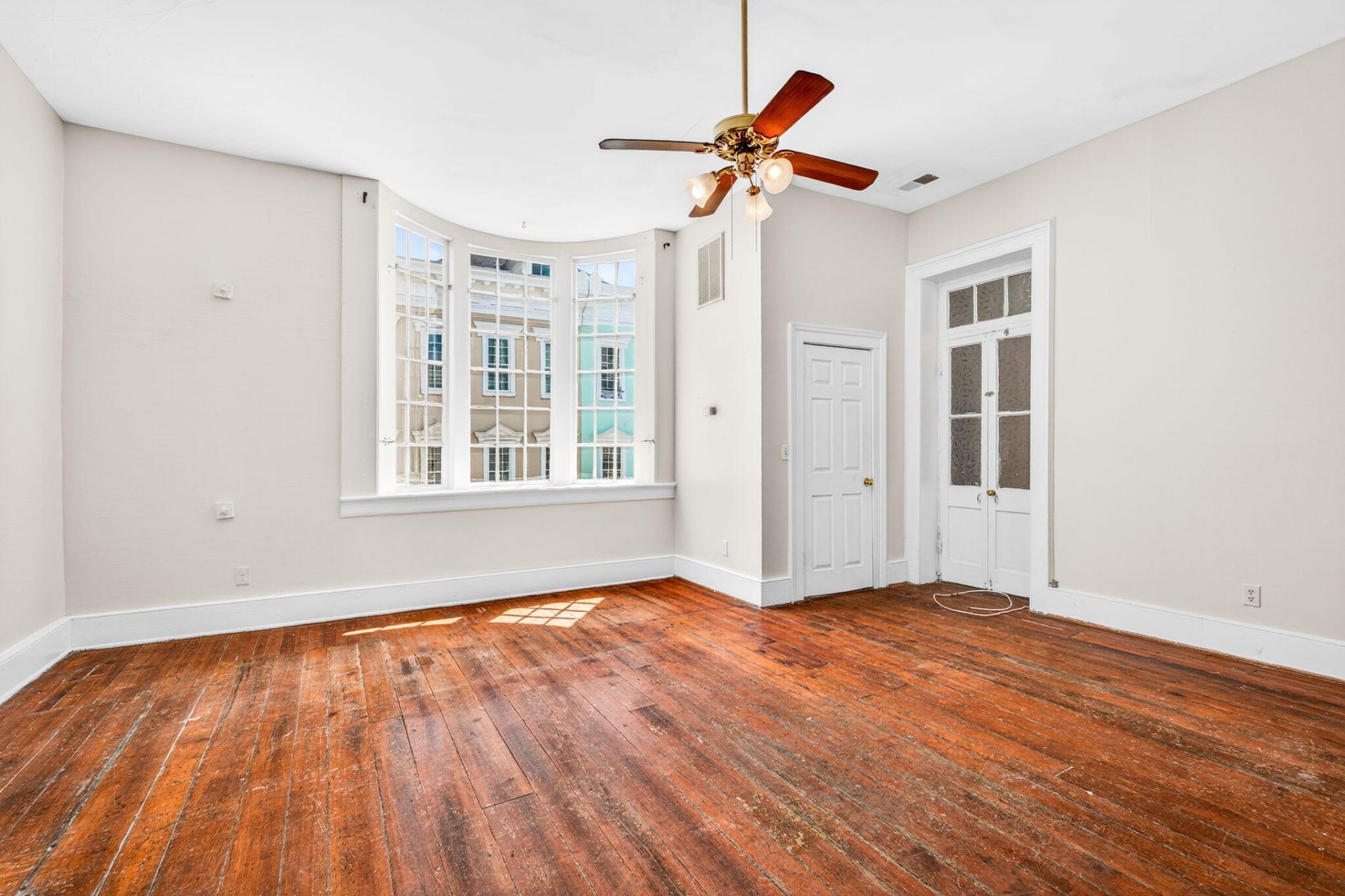 335 King Street Photo 7